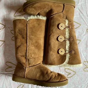 Baliey Triplet Button Ugg’s